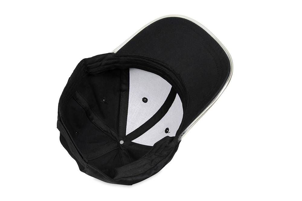 Czarna, bawełniana czapka z daszkiem LED - zdjęcie od spodu